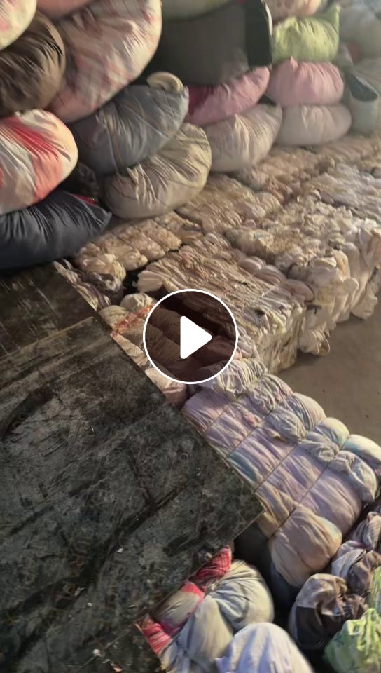 长期出售旧衣服大白，白料，开花料，现货有200多吨，货在江苏南京