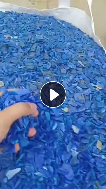 出售大蓝桶破碎料，全漂的，可以用来吹塑的，现货17吨左右