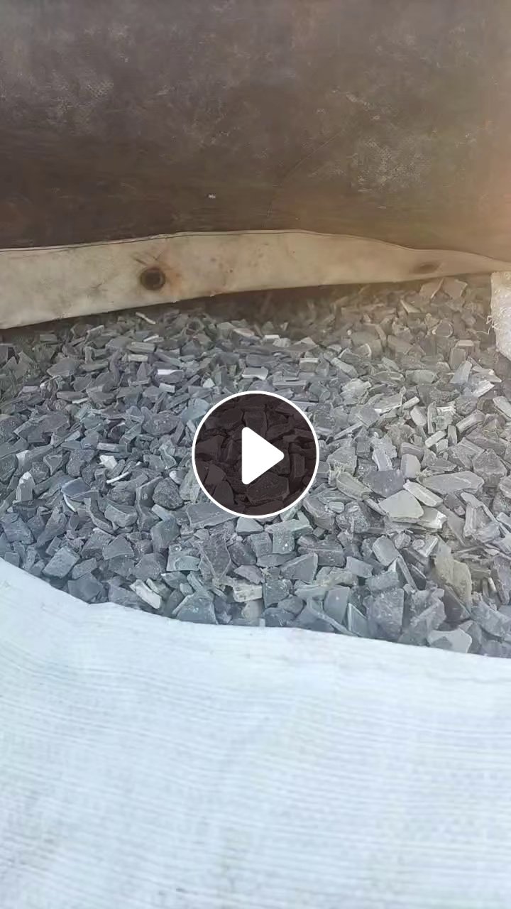 出售硬质PVC破碎料，灰管破碎的，现货12吨左右