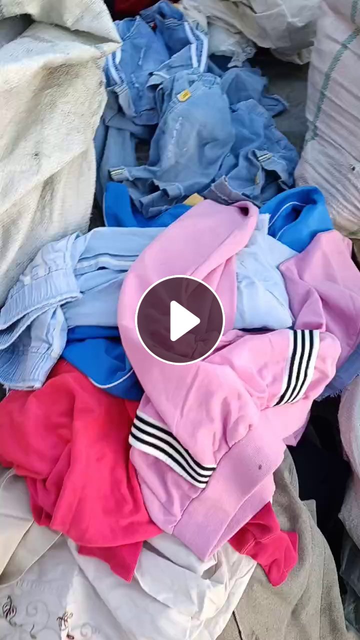 长期出售旧衣服统货，城镇货，农村货，黑料有挑出来，一个月30吨