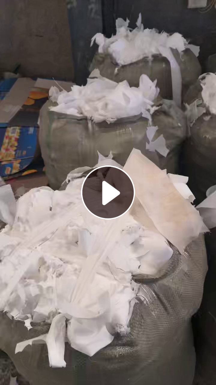 长期出售做假花下来的涤纶废布，涤纶边角料，有带浆的也有不带浆的，统货一起走