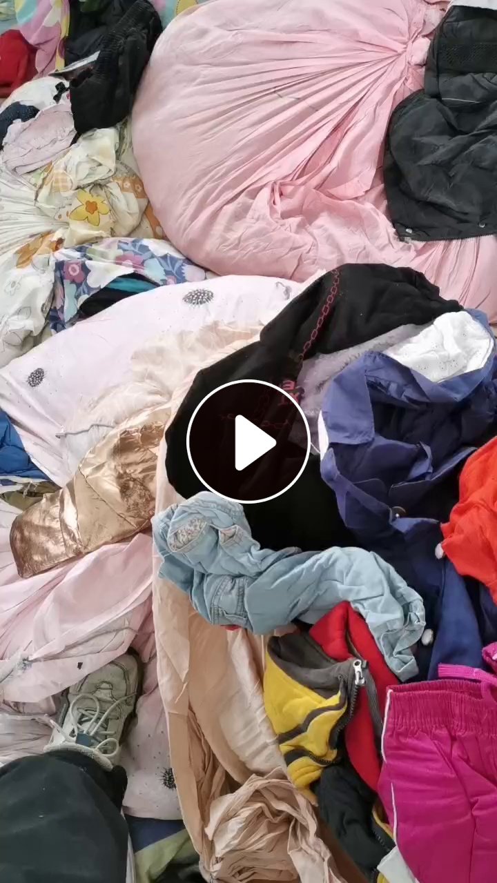 长期出售旧衣服黑料，黑料，旧衣服分拣货，现货四五十吨