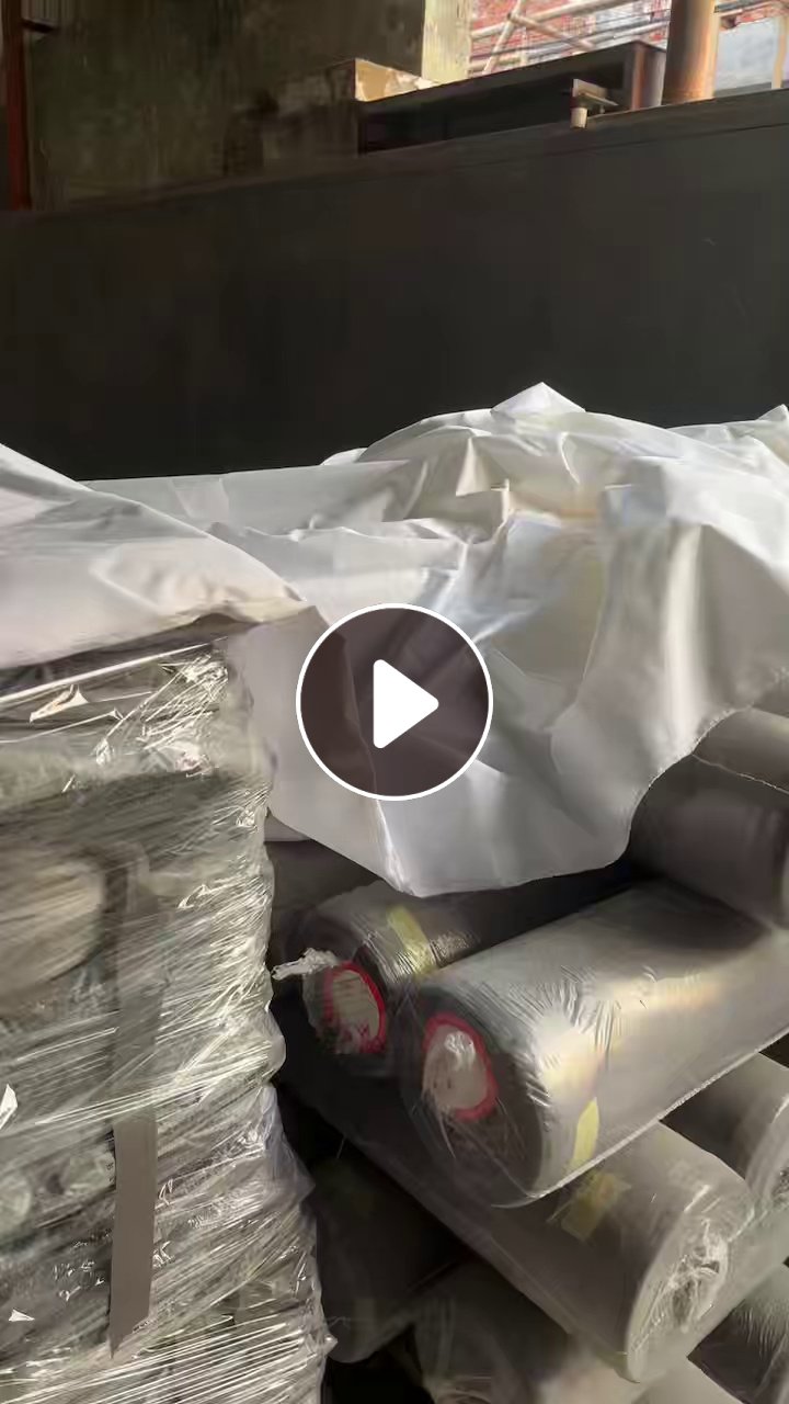 处理白色牛津布，带涂层，155克300D,客户做订单剩下的，现货有1万多米，货在浙江嘉兴