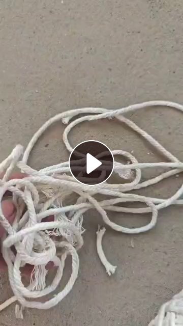 长期出售涤棉绳子涤棉开花料，做吊篮下来的，里面也有纯棉的，放在一起，统货出，每个月50吨以上