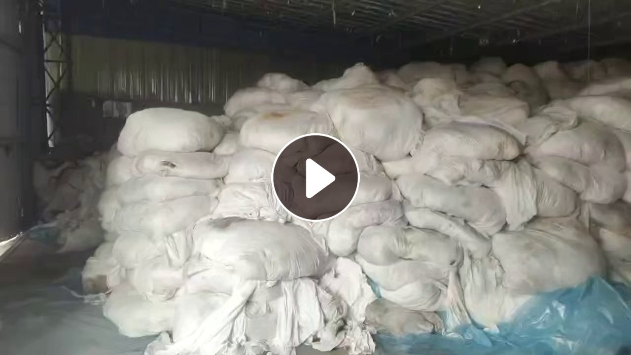 长期出售印染厂下来的涤纶废布，含水不超过50%，每个月有40吨左右
