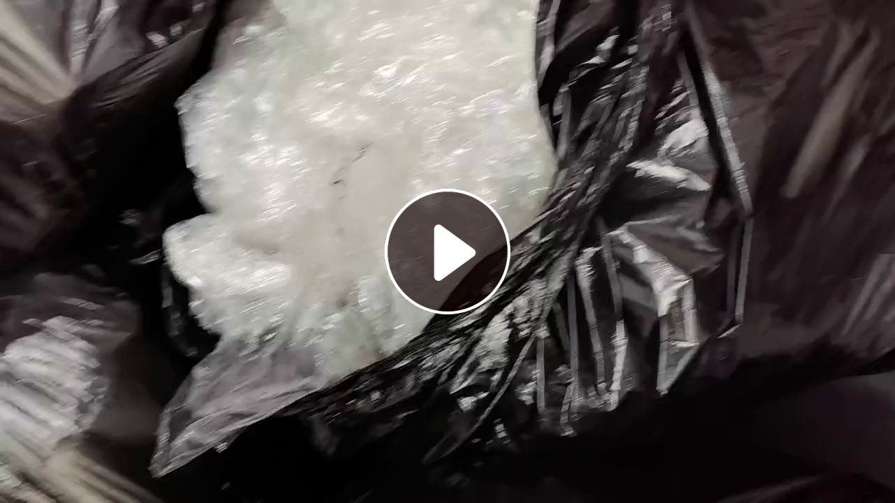 出售塑料膜炼油料，废纸打包站下来的，一个月四五十吨