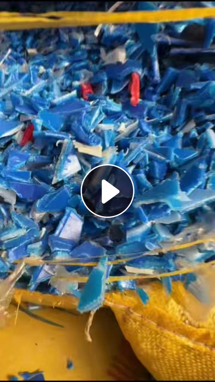 出售大小蓝桶破碎料，水破的，现货600吨