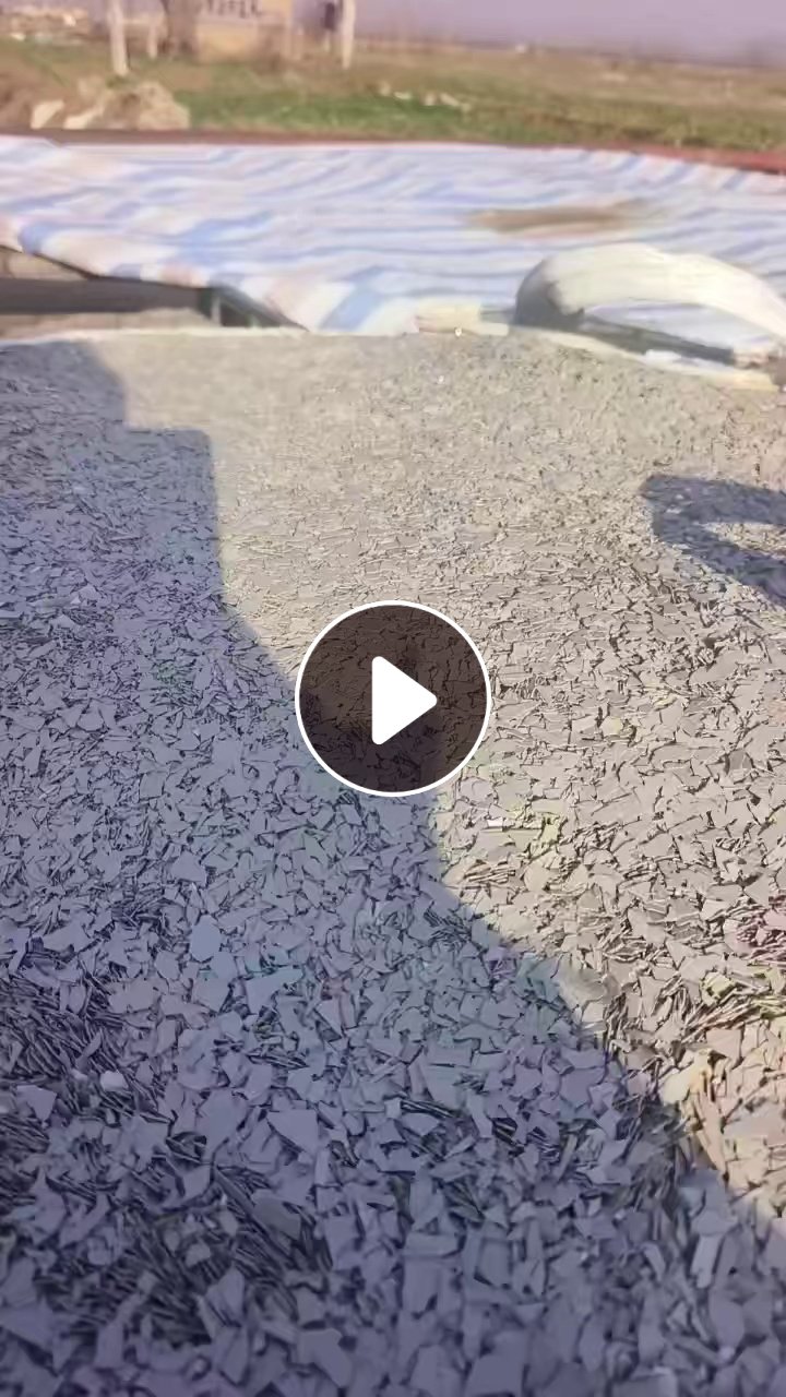 长期求购便宜的PET片破碎料，月需1000吨，要求无胶无覆膜