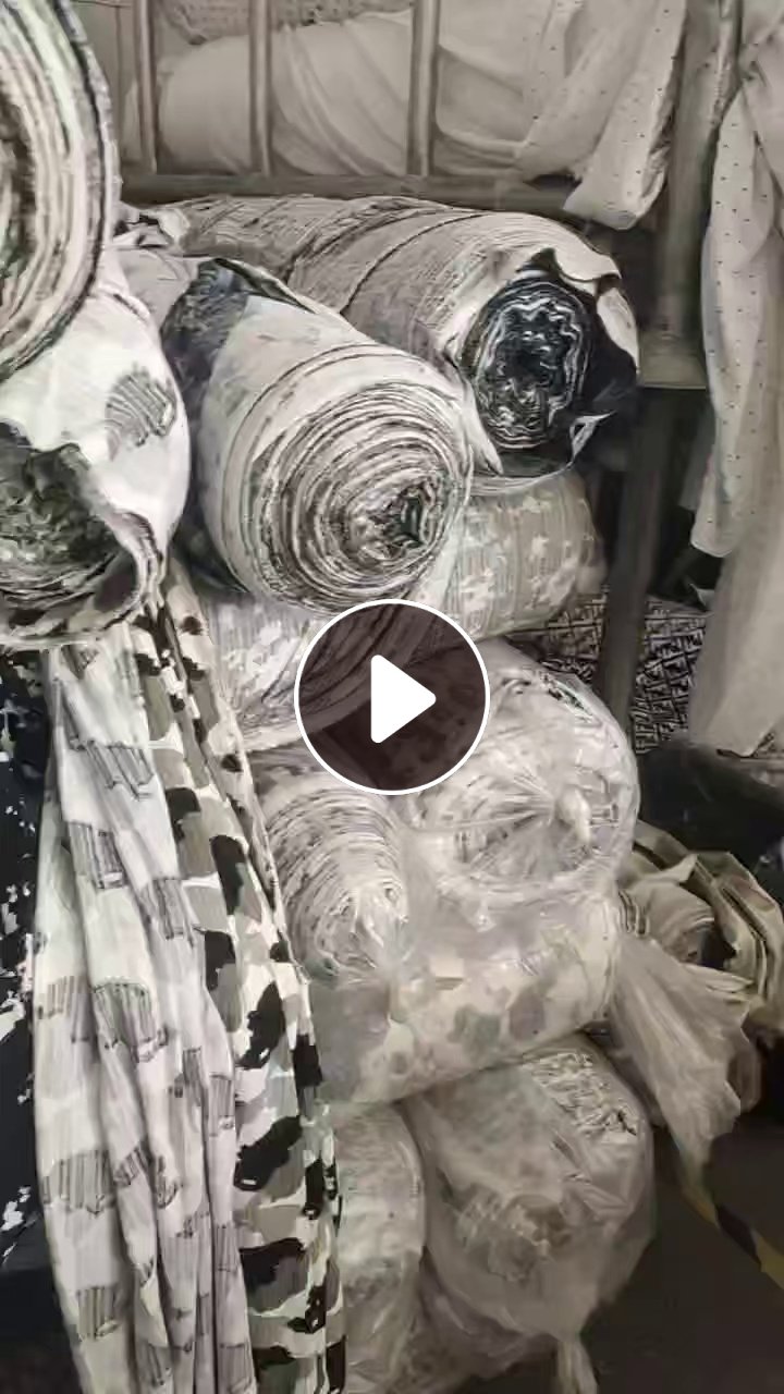 出售库存布，粗支印花布，门幅1.75，现货有300匹，货在浙江绍兴