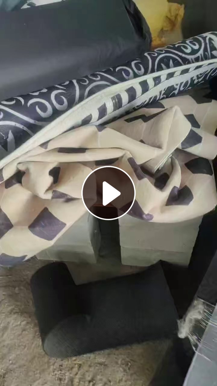 出售仿羊绒地毯，库存地毯，现货有6.8米一车，货在江苏连云港