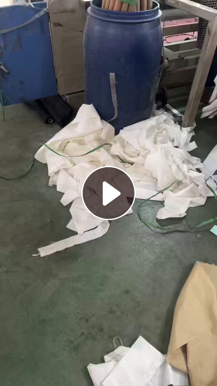 出售染厂下来的涤纶废布，涤纶碎布，可开花可造粒，有点潮，月供十几吨，货在河北保定