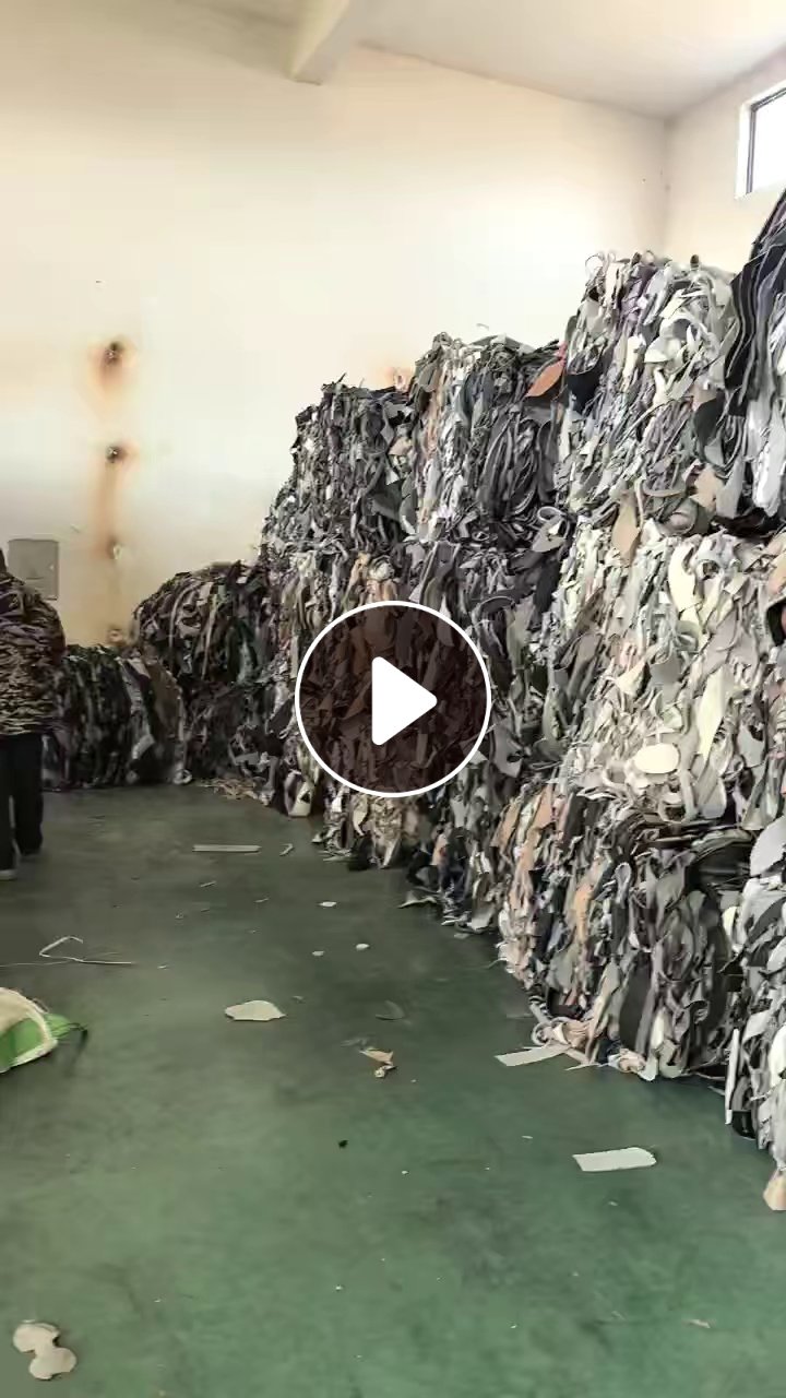 长期出售汽车厂下来的pvc环保革，pvc皮革，皮革边角料，月供四五十吨