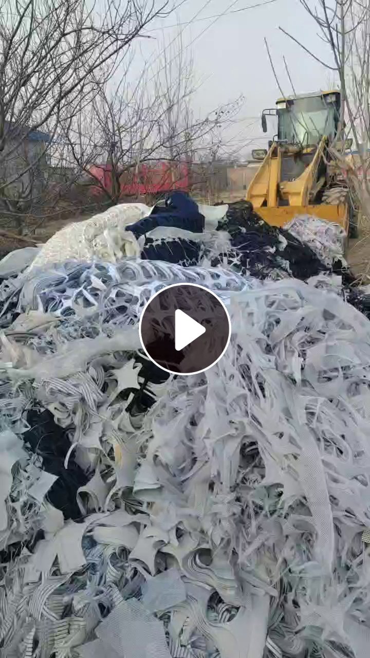 长期大量出售人造革废料，人造革边角料，一天出两个半挂