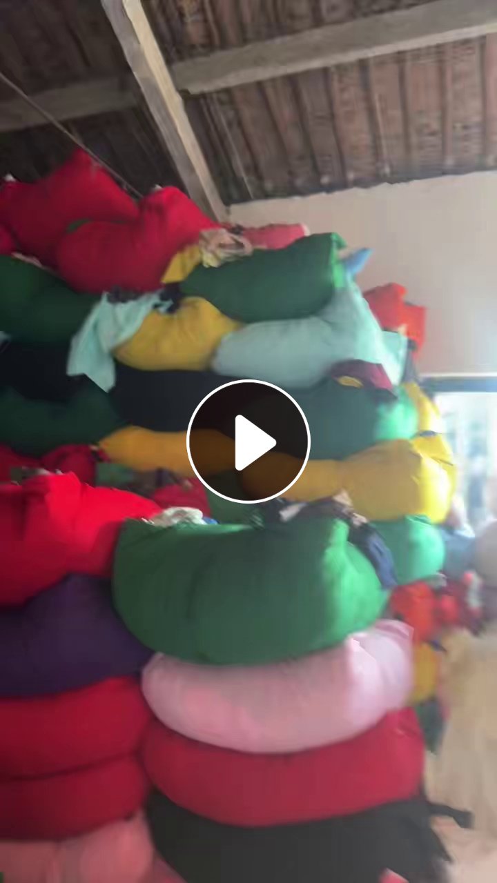 长期出售染厂下来的涤纶废布，涤纶边角料，花色比较多，月供二三十吨