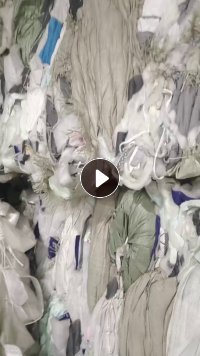 长期出售丝棉下脚料，绗棉下脚料，有分白色跟杂色，杂色现货有半挂，白色月供9.6米一车，货在江苏徐州