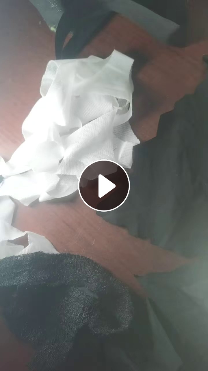 长期出售尼龙牛津布和不带牛津的尼龙布，杂色的，尼龙牛津布现货15吨，不带牛津的10吨