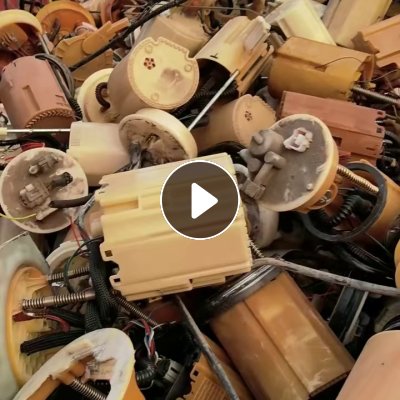 出售报废汽车拆解出来的油泵，现货五六吨