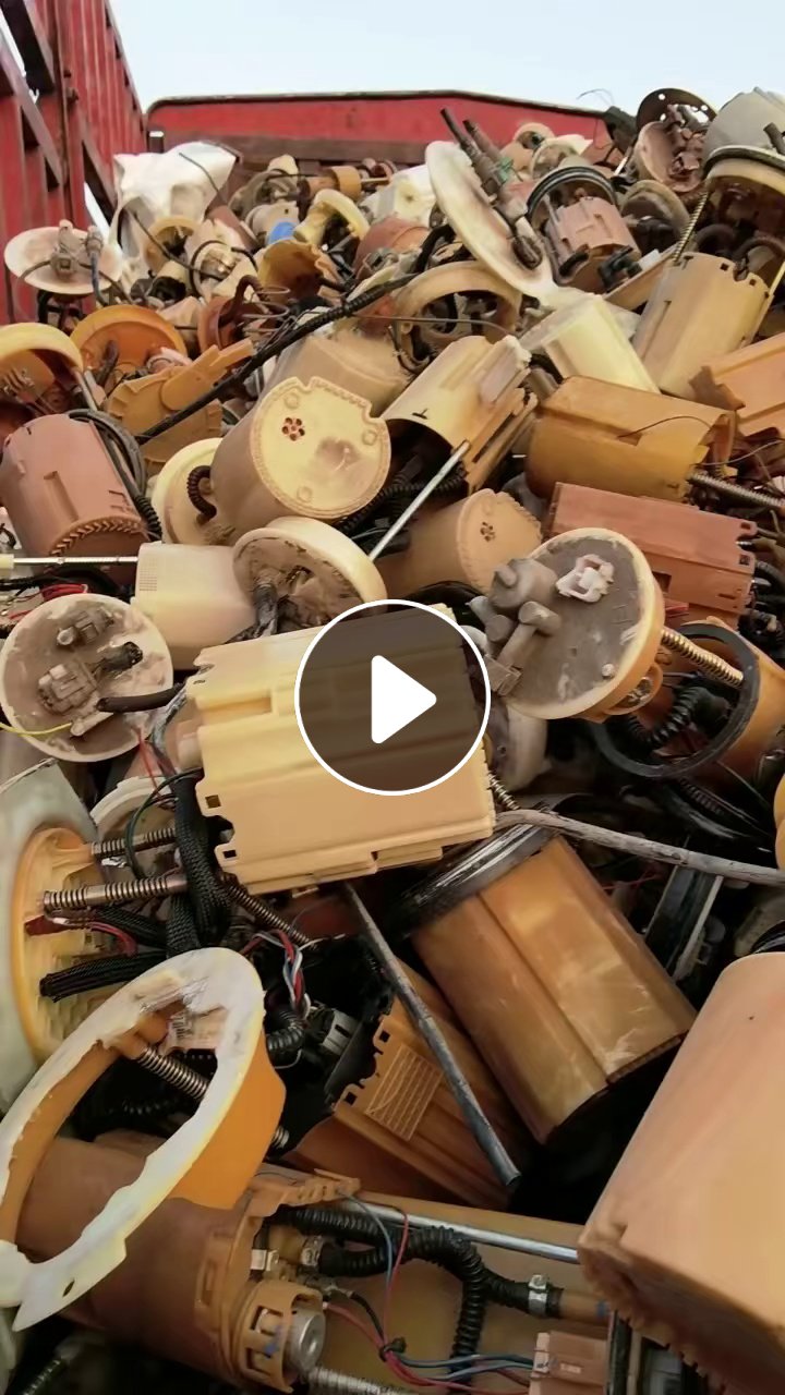 出售报废汽车拆解出来的油泵，现货五六吨