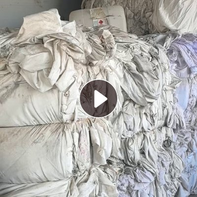 长期大量出售打包好的花色涤纶废布，白色涤纶废布，带轻桨，花色现货30吨，白色20吨