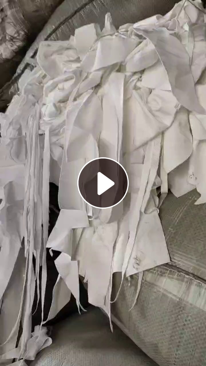 长期出售二白涤纶针织布条，涤纶废布，涤纶边角料，现货9.6米一车，可以开花纺纱用