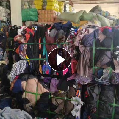 长期出售旧衣服大白，旧衣服二百，旧衣服黑料，牛仔裤等各种分拣货