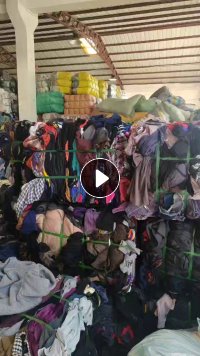 长期出售旧衣服大白，旧衣服二百，旧衣服黑料，牛仔裤等各种分拣货