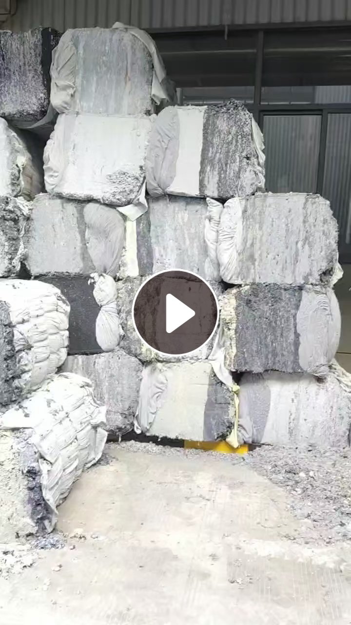 长期出售织布厂下来的废毛，毛毛料，磨毛料，可以当燃烧料，也可以做纸，现货有几十吨