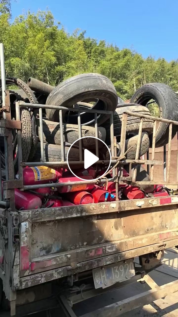 长期出售汽车钢丝胎，电摩胎废料