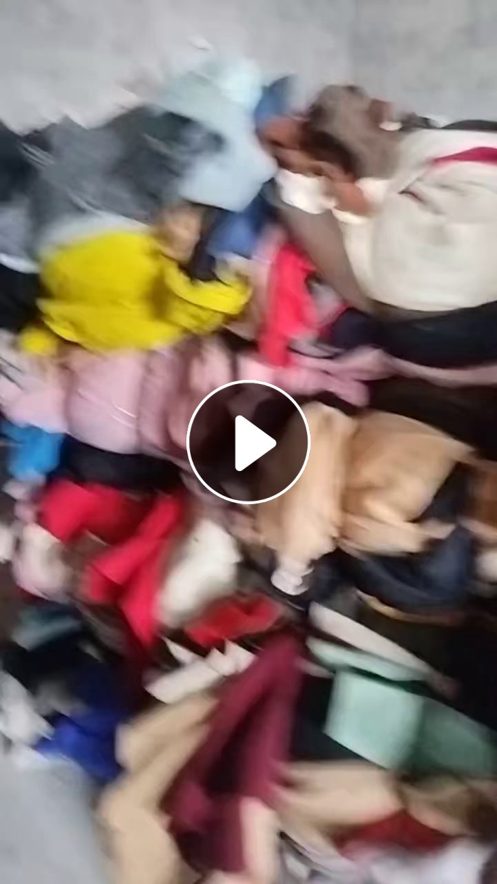 长期出双面呢旧衣服，羊毛废料，含90毛，现货20吨