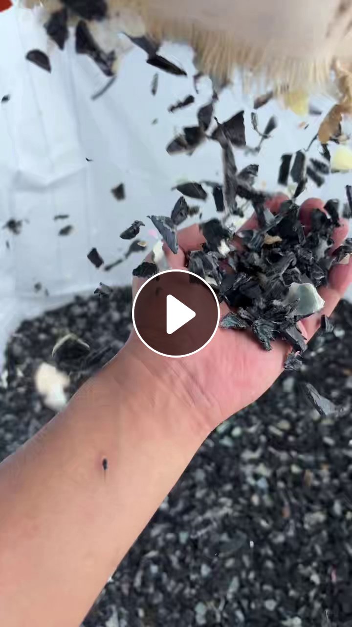 出售pe油箱破碎料，过水甩干，月供200吨