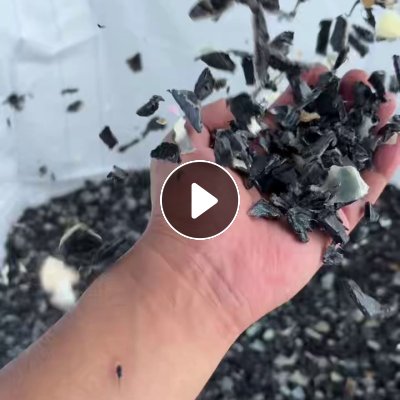 出售油箱破碎料，拆车厂下来的油箱料，水粉全漂料，月供200多吨