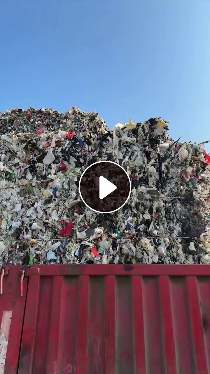 长期出售固废破碎料，黑料，燃烧料，下脚料，二破，四破都有，月供4000多吨，货在广东东莞