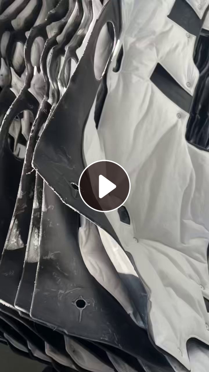 出售工厂下来的汽车坐垫地板革边角料，日供几吨，长期有货