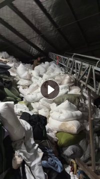 长期出售染厂下来的白色的涤纶废布，涤纶边角料，涤纶开花料，现在150吨