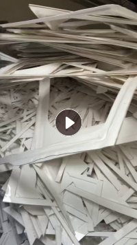 出售做浴缸下来的亚克力废料，外围有一圈是PVC，现货十来吨，长期有货