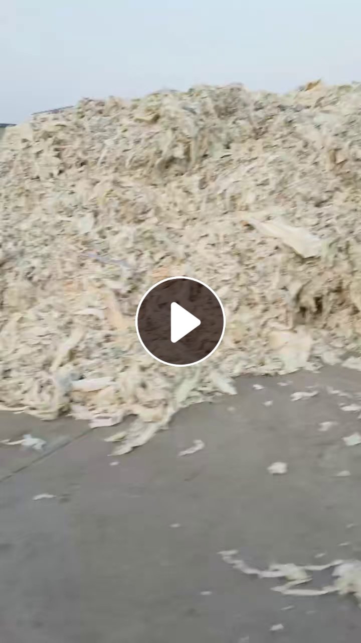 长期出售褪色好的95棉牛仔布，晒干的，含20%的水分，也有10%水分的，可以开花用，月供1500吨