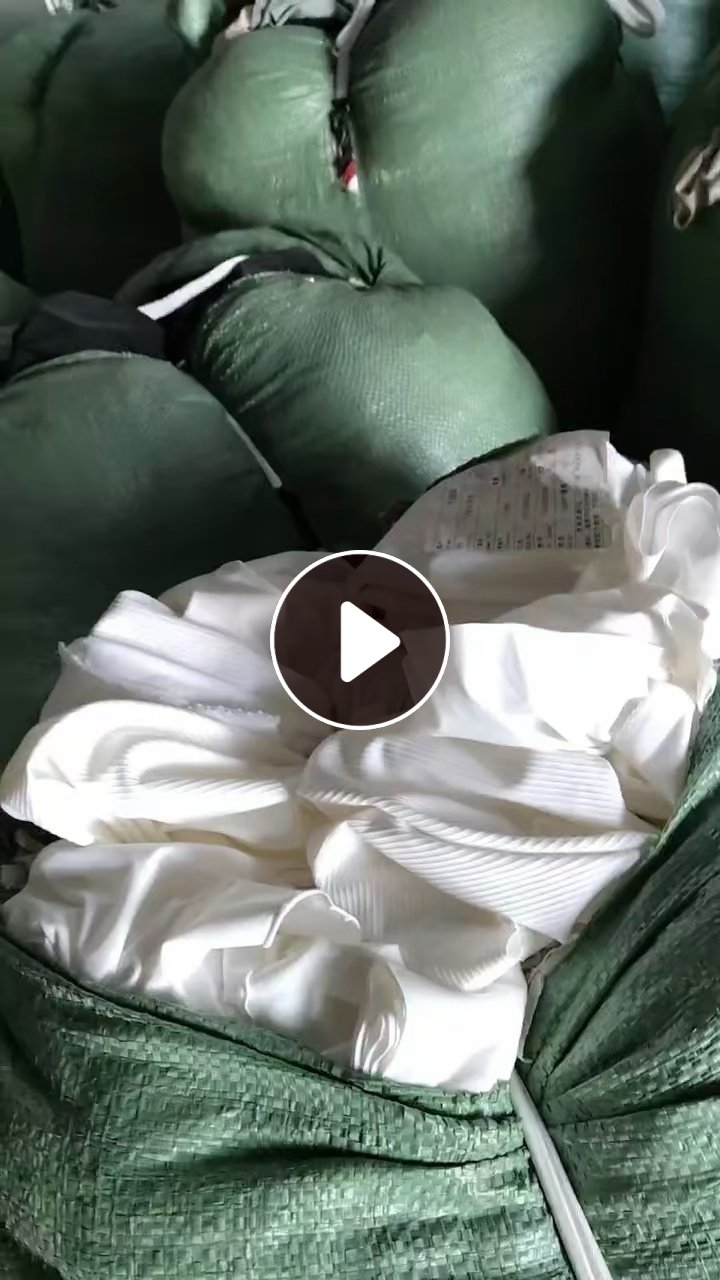 长期大量出售锦纶废布，锦氨废布，尼龙废布，有切边条也有布碎，现货有200多吨，货在广东揭阳