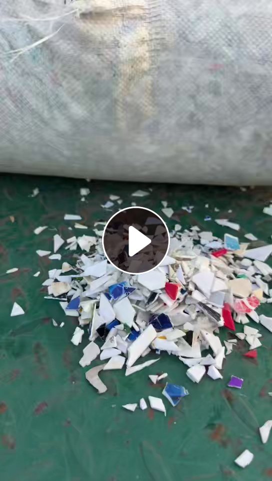 出售PP涂料桶破碎料，带字涂料桶破碎料，现货够挂车