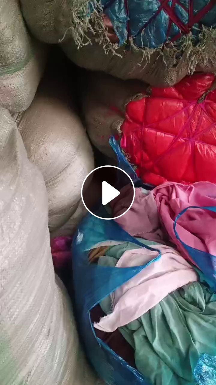 长期出售做婚纱，旗袍下来的雪纺布，缎子布，亮片布，都是大块布，现货两三吨