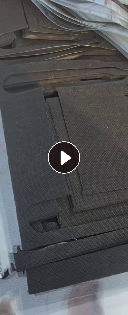 长期出售pet膜，有无胶的有胶的复合的（白色黑色复合无纺布的），混一起统货出，月供60吨