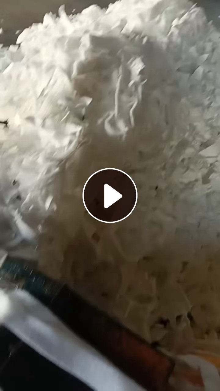 长期出售白色涤纶针刺无纺布边角料，涤纶无纺布边料，现货有20吨，货在山东潍坊