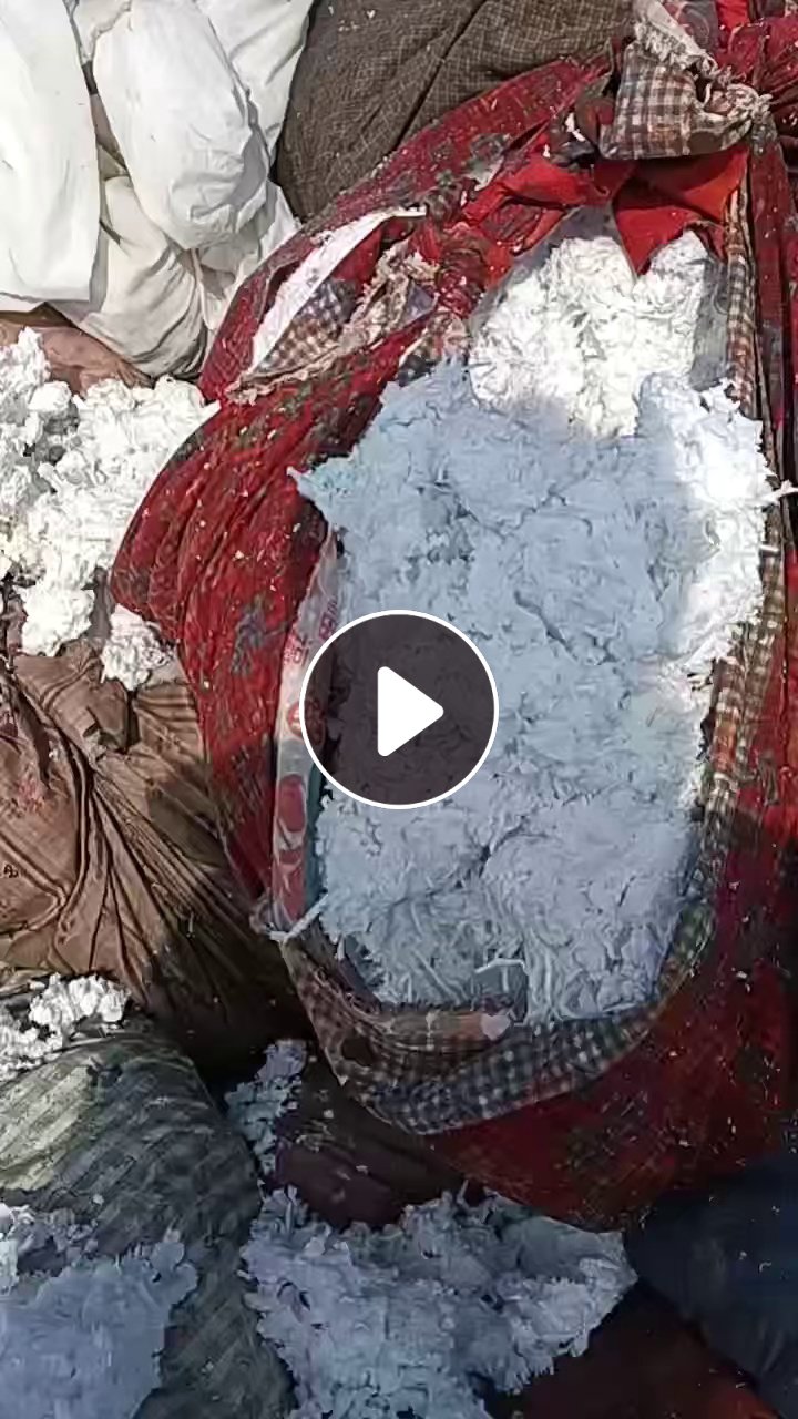 长期大量出售白色涤纶毛毛料，涤纶磨毛料，干的，现货有300吨，货在山东潍坊