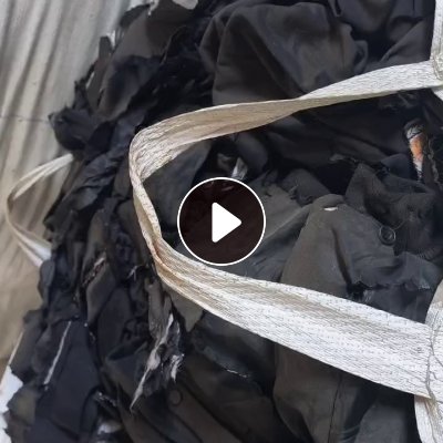 出售旧衣服黑料，下脚料，燃烧料，现货有17.5米一车，货在云南昆明