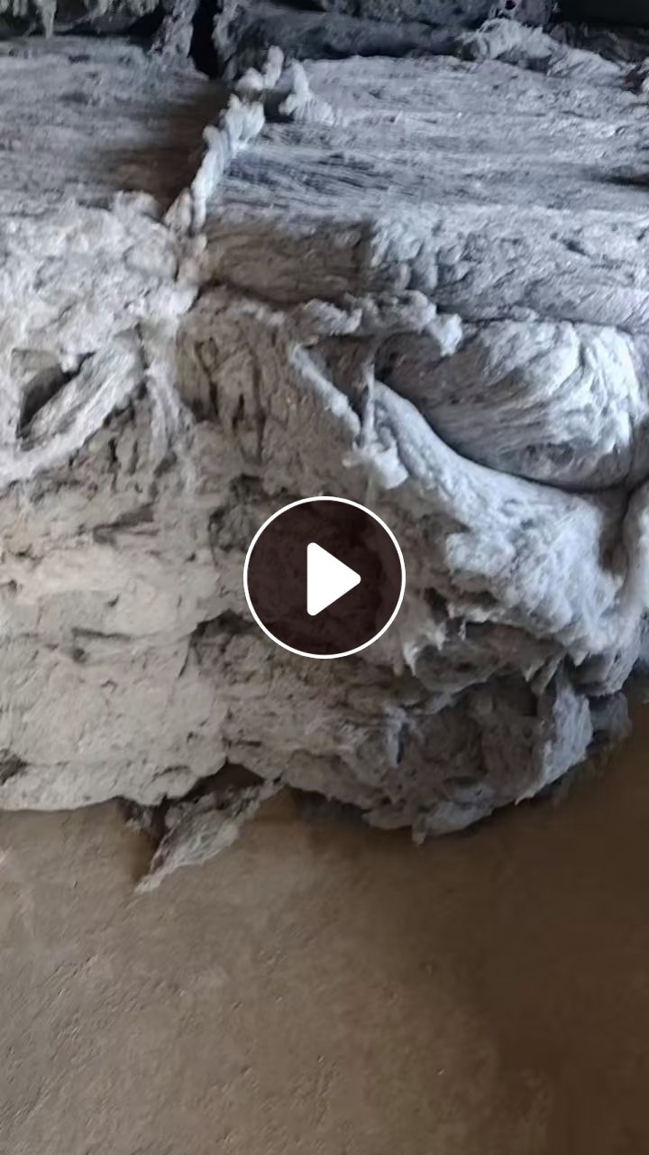 长期大量出售色纺纱原料，开松棉，开花棉，涤棉纯棉都有，涤棉可以纺12支，纯棉纺21支