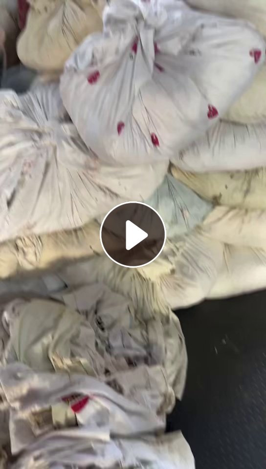 旧衣服分拣厂长期出售旧衣服大白，白料，开花料，现货有23吨，货在湖北武汉