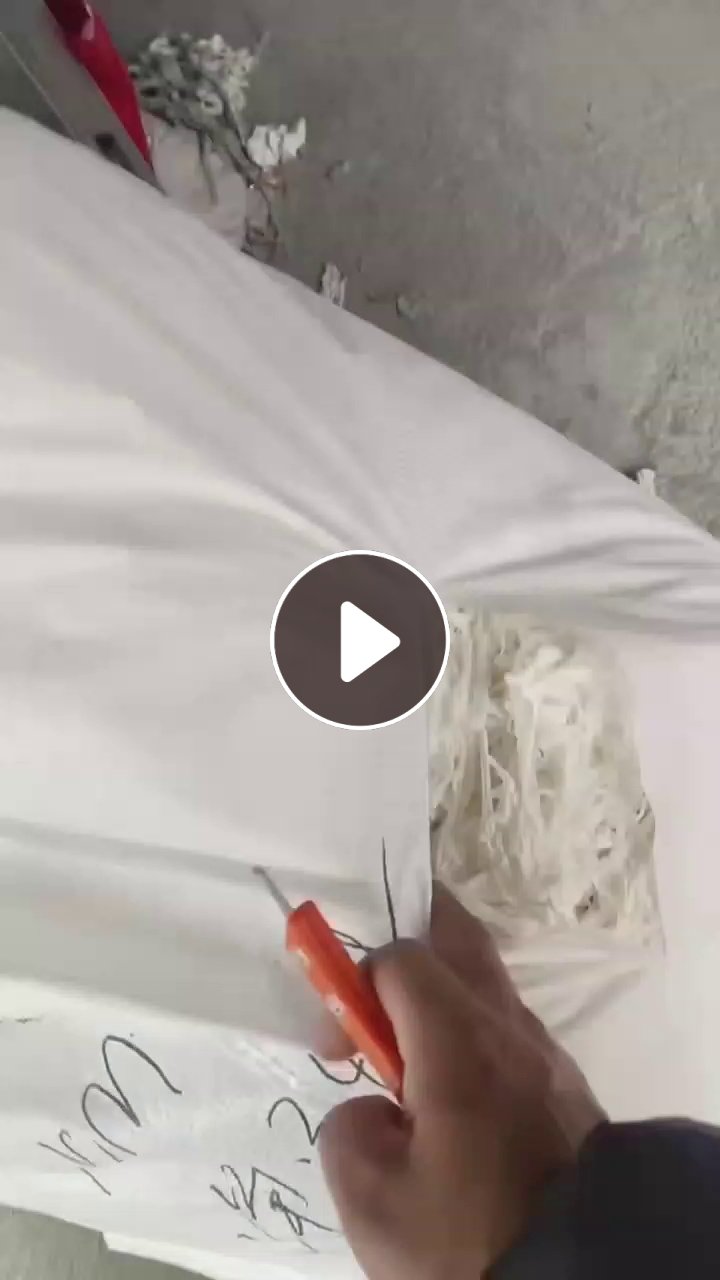 长期出售白色牛奶丝，涤氨废布，氨纶含量3%左右，月供七八吨，货在江西赣州