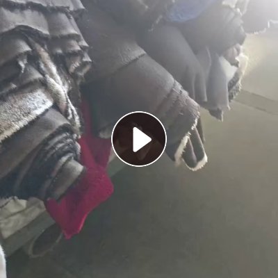 长期出售染厂下来的绒布统货，卷布，法兰绒，珊瑚绒，北极绒，舒棉绒都有，统货走，一个礼拜出4.2米一车