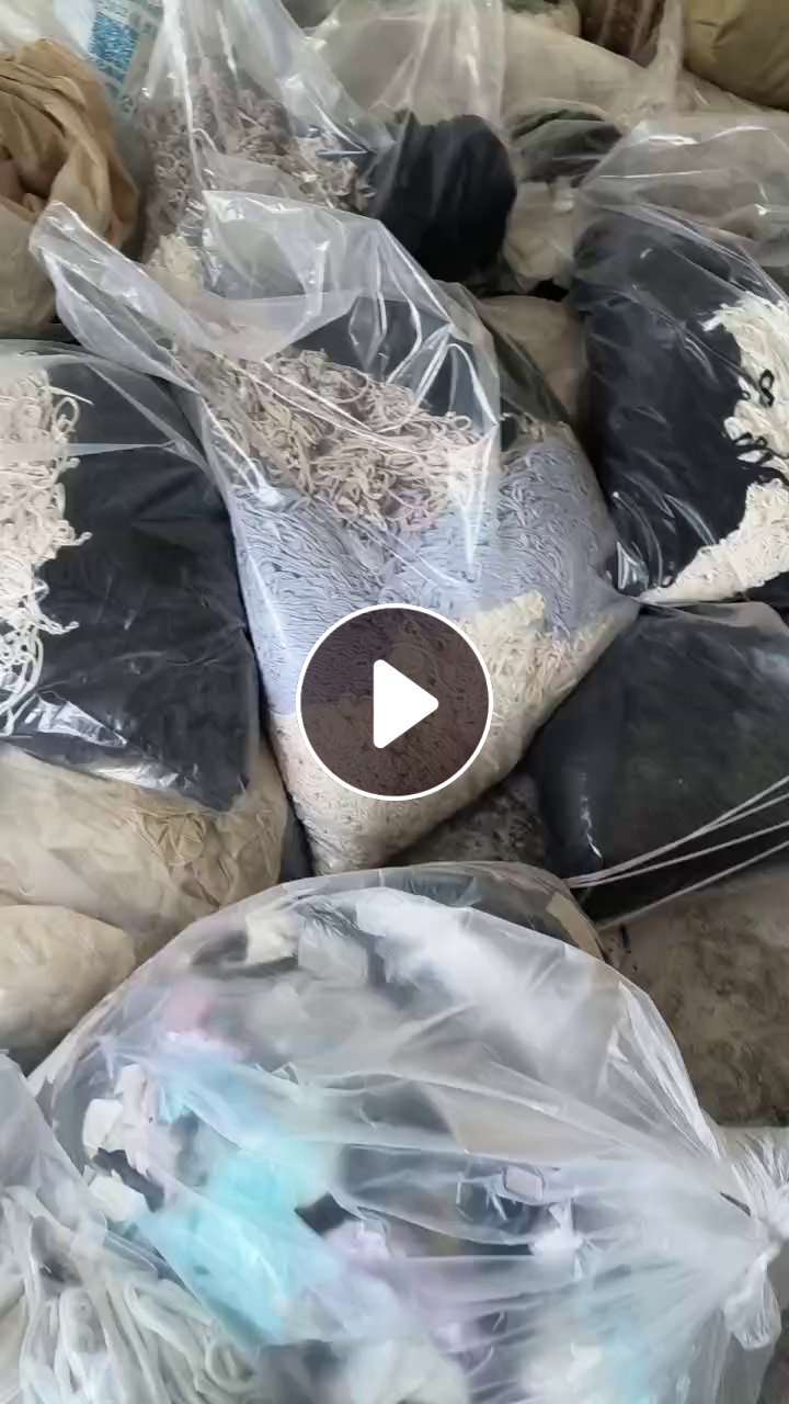 长期出售内衣厂下来的纯棉布条，涤粘布条，弹力棉布条，都有分拣开，一天下来3吨左右