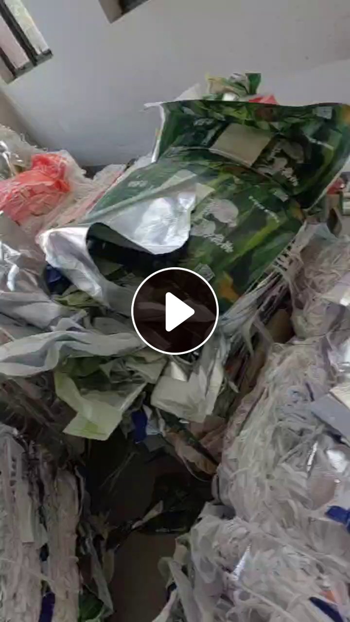 出售手提袋厂下来的PP复合opp无纺布废料，杂色的，印刷的也有，八九吨左右
