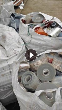 出售pet膜废料，上面带纸带 pi 属于重胶